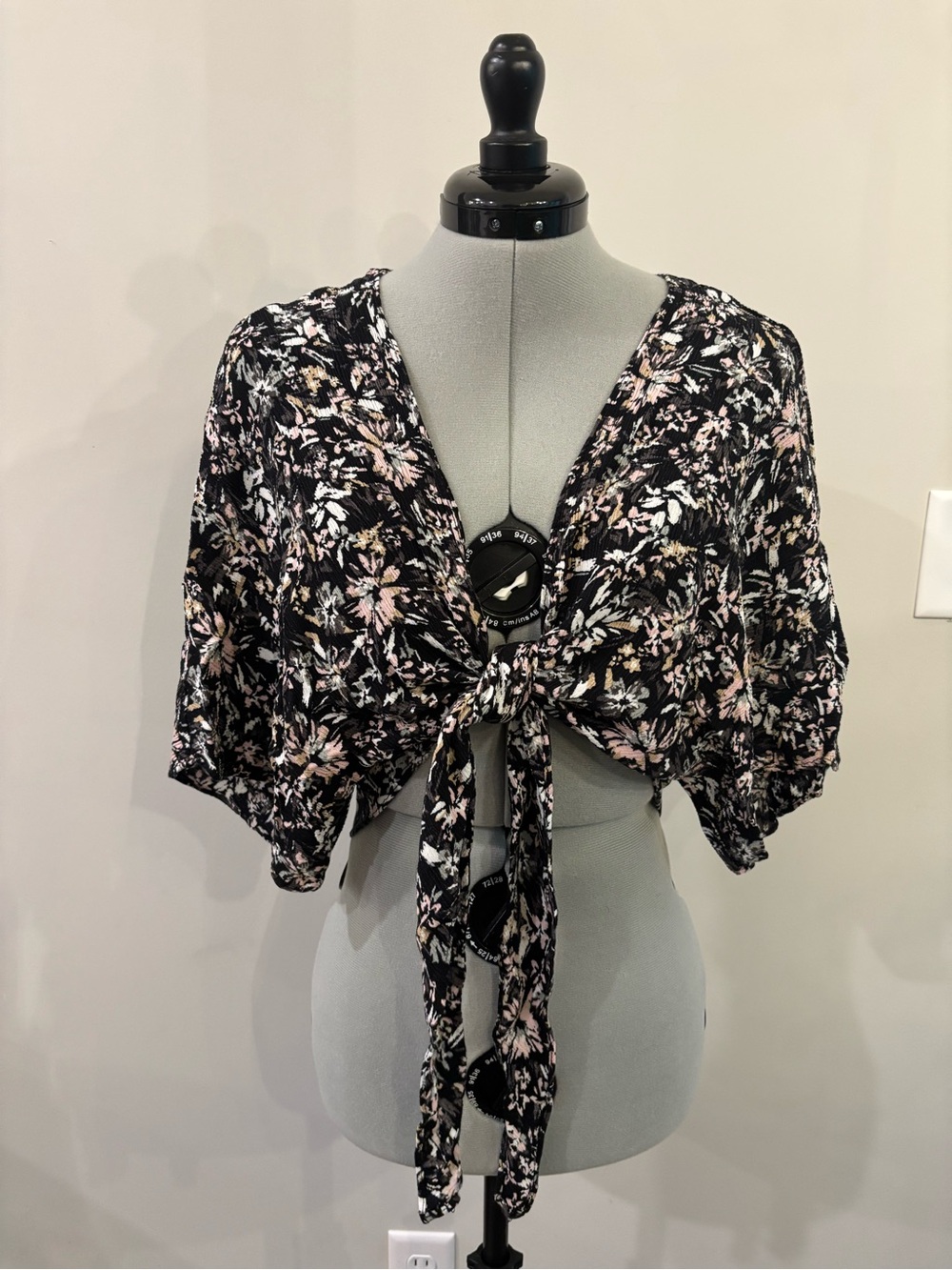 Sonoma Black‎ Floral Tie-Front Crop Top 0187
